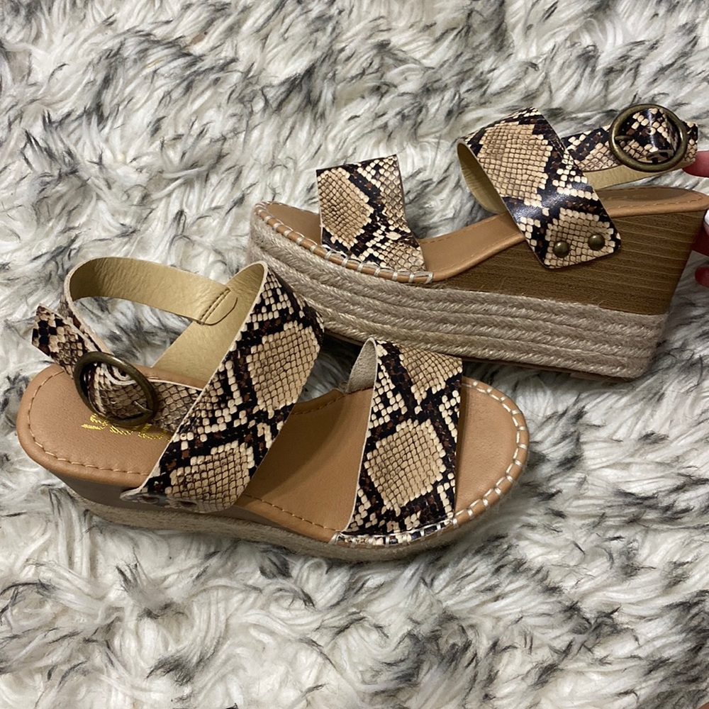 cute snakeprint wedges!!! maybe worn once- great condition! (5.5)